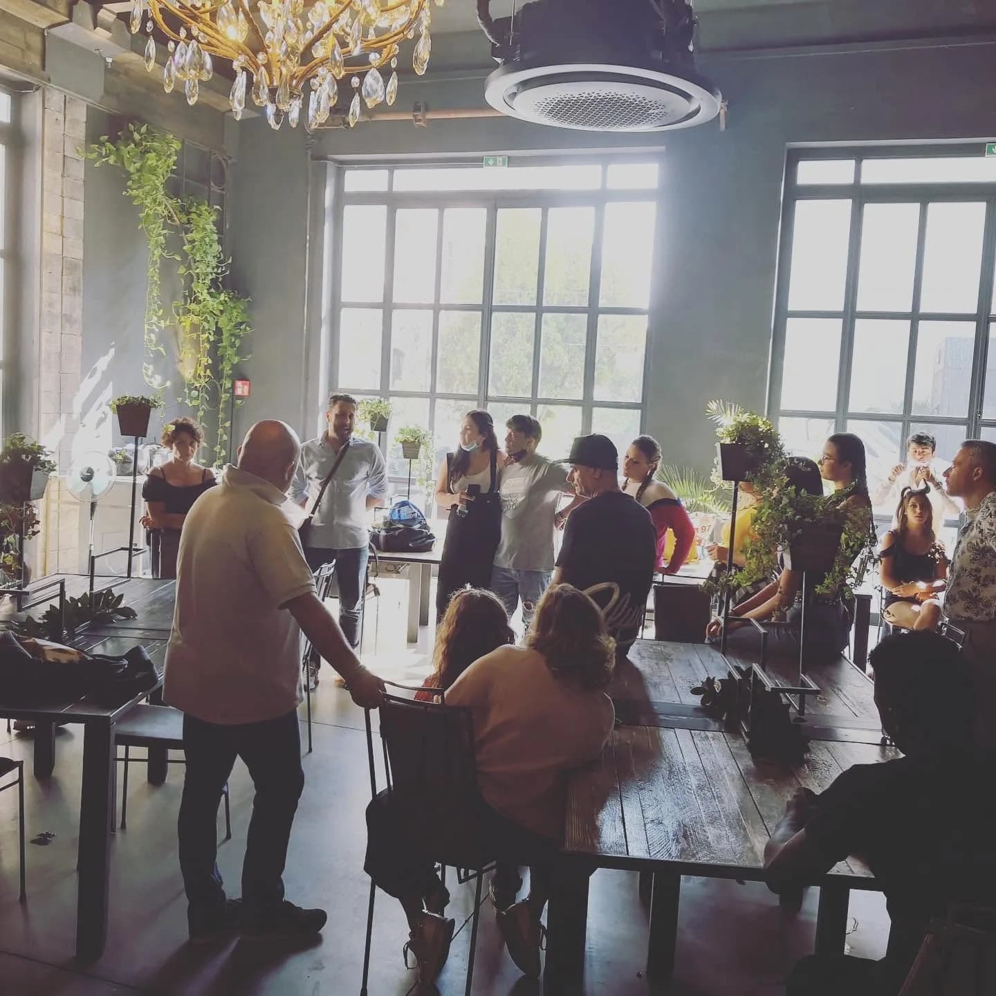 Il team di Mhodì Music Company, casa discografica indipendente italiana, nella sede di Catania